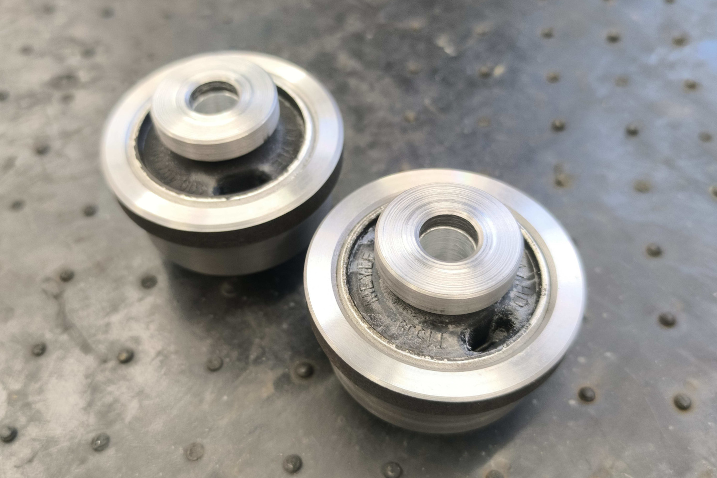 HE12 フロントロアアームブッシュ